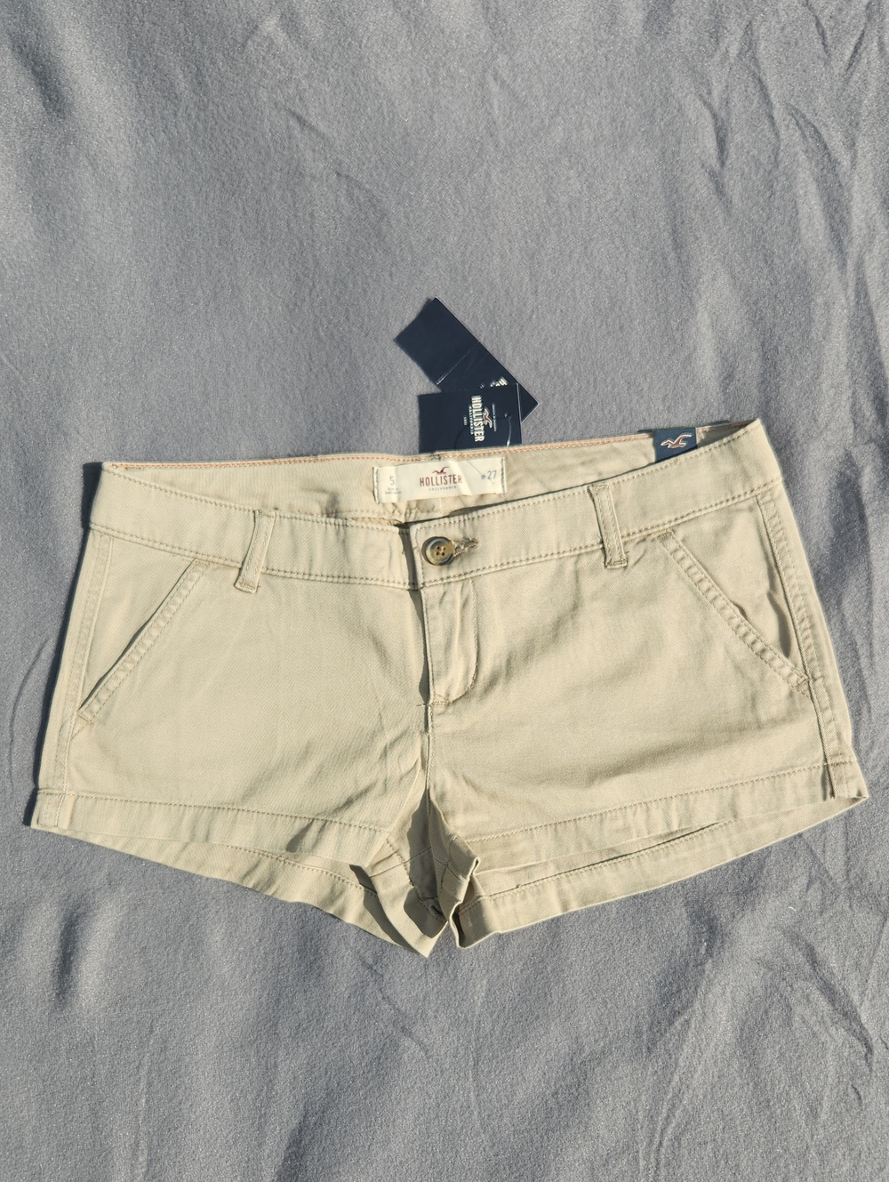 ​Hollister Khaki Tan Low-Rise Cotton Shortie Shorts - NWT Size 5 / 27